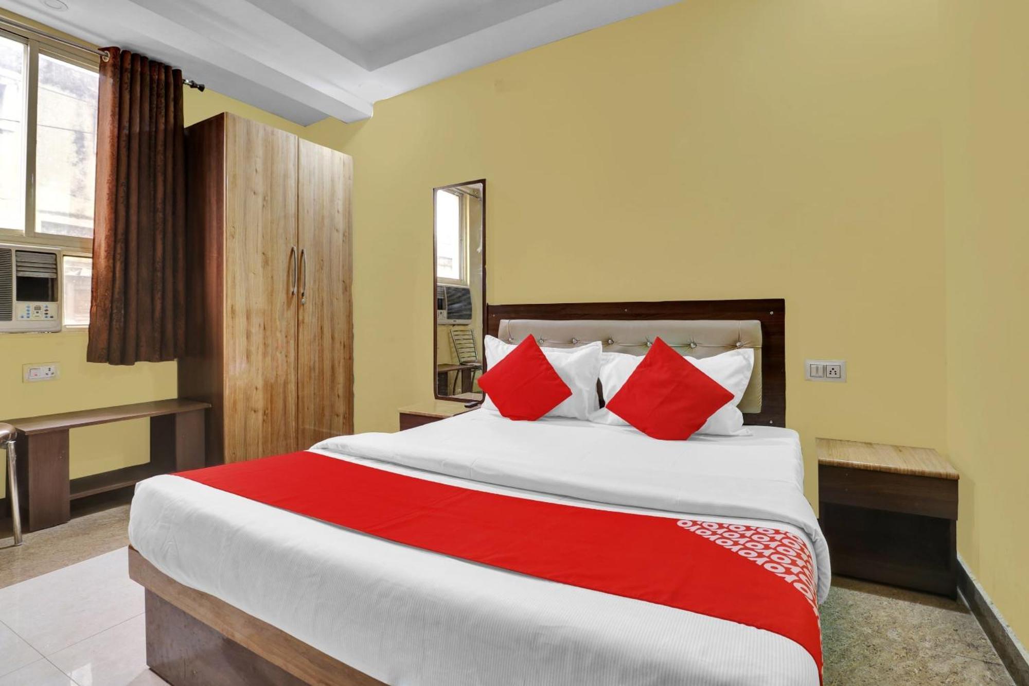 Capital O Royal Inn Near Laskar Gwalior Exterior foto