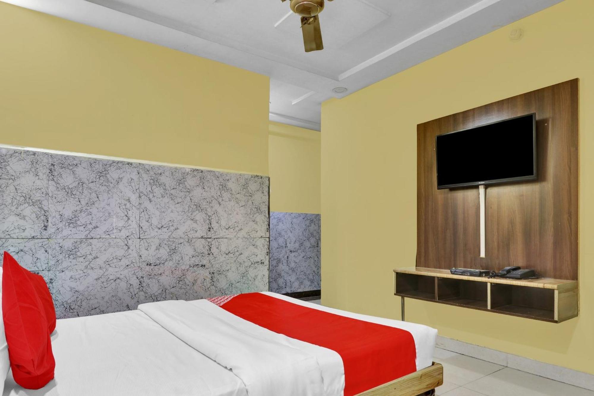 Capital O Royal Inn Near Laskar Gwalior Exterior foto